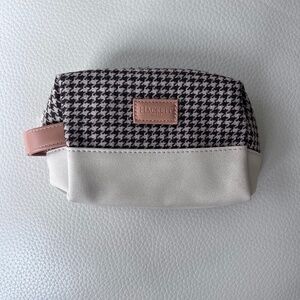Hackett x Turkish airlines // amenity kit // cosmetic bag // toiletry bag